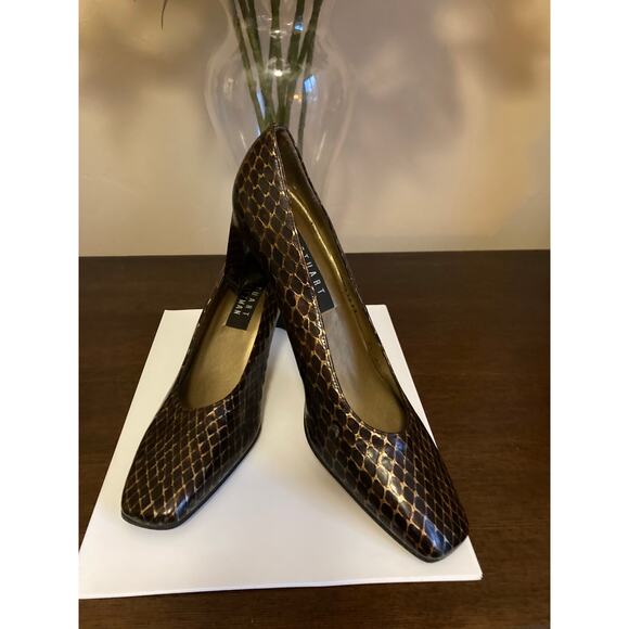 STUART WEITZMAN – Embossed Leather Block Heels (Sz 8.5) - Picture 5 of 5